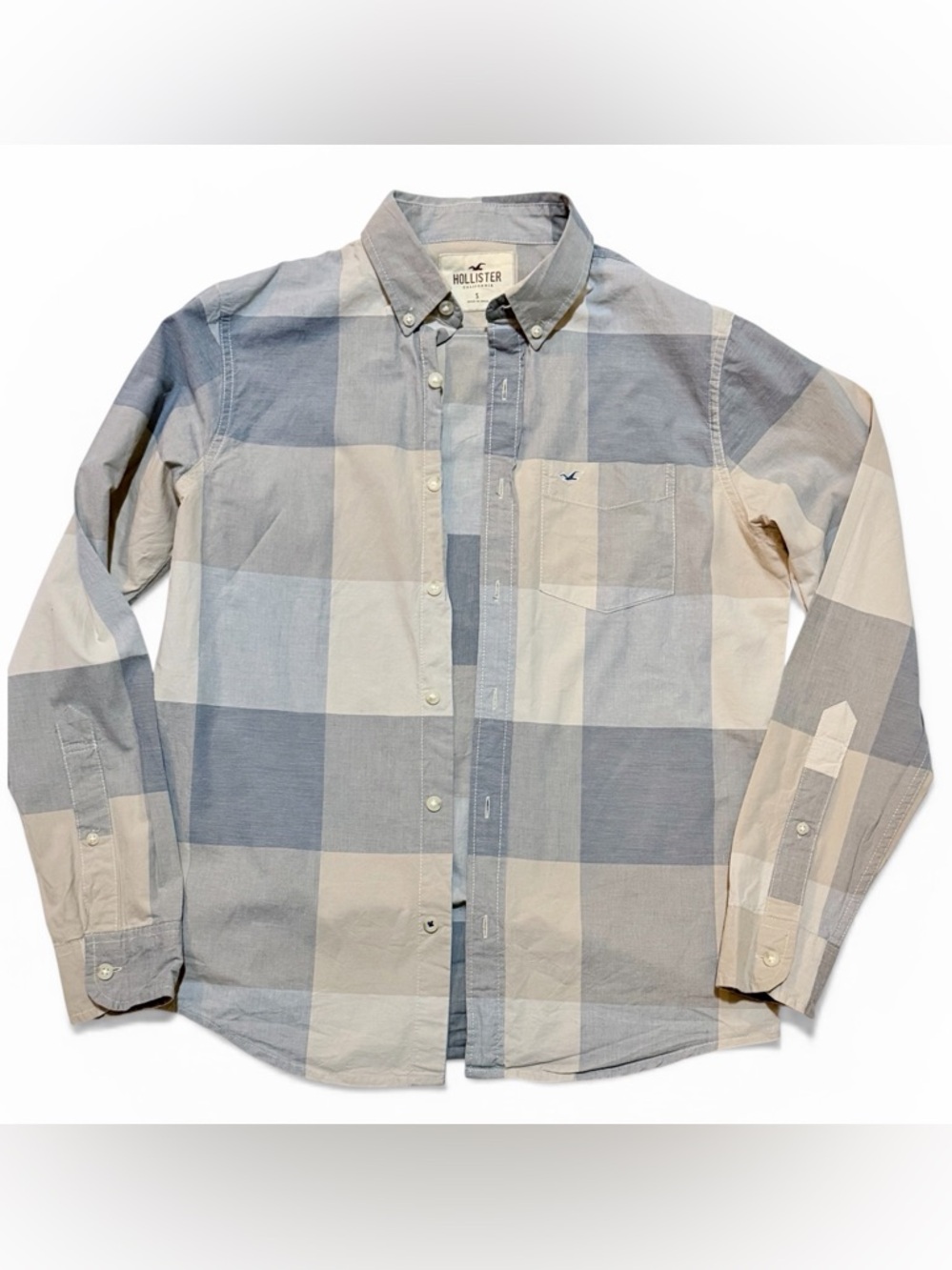 Hollister Men’s Pastel Blue Grey Button Down Long Sleeved Shirt in Size S